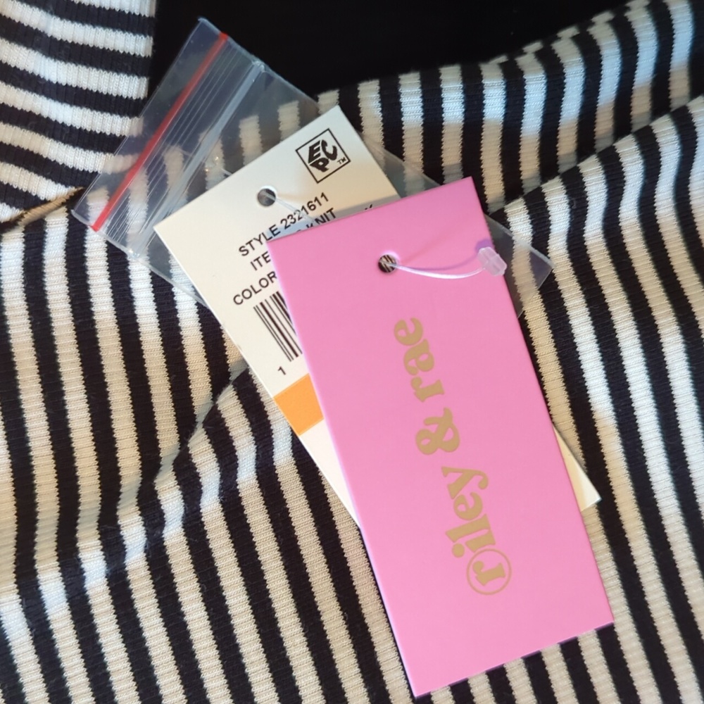 Riley & Rae Ribbed Knit Short-Sleeved Tee - Picture 7 of 9